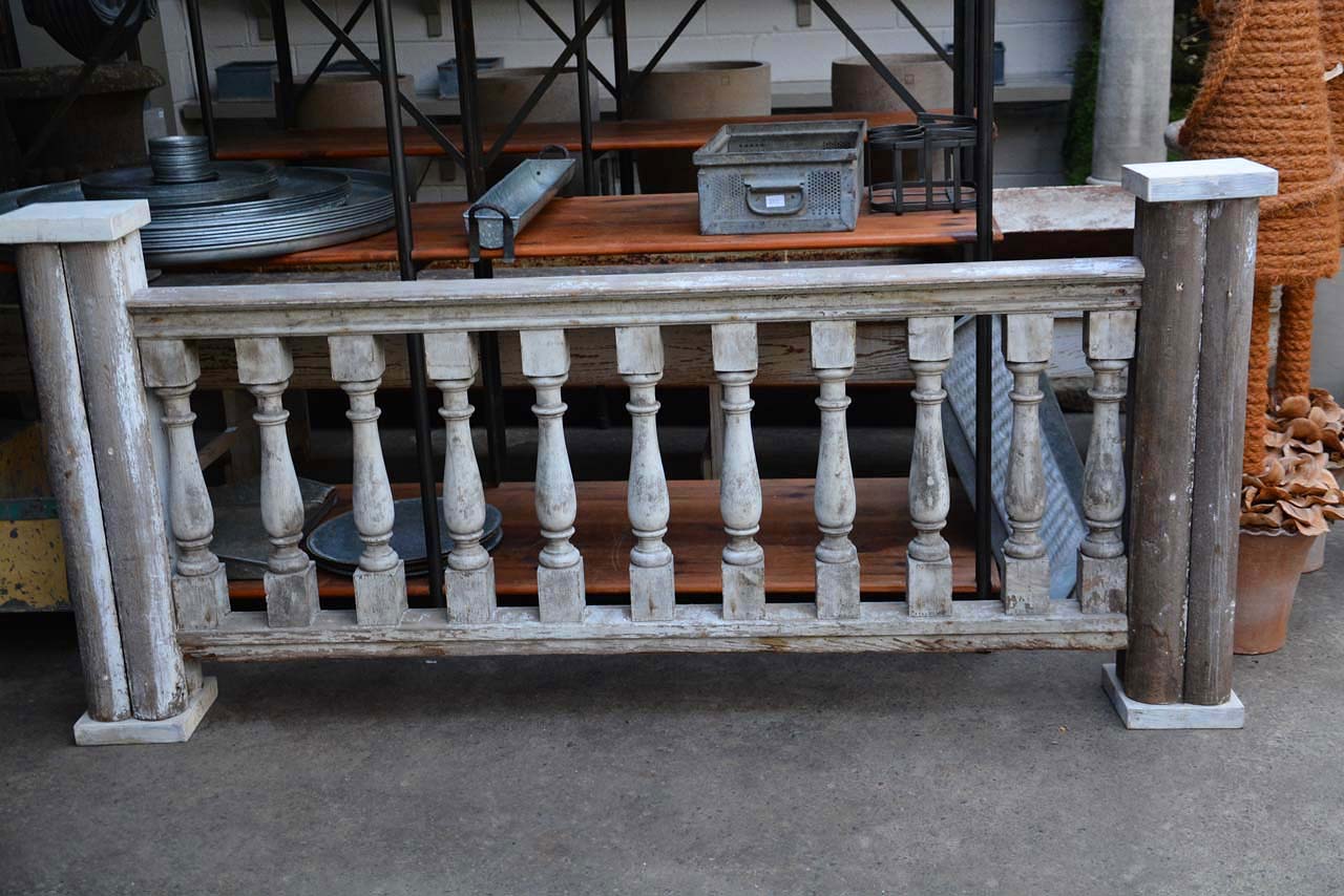 Vintage Wood Railing With Distressed, How To Paint Outdoor Wooden Railings