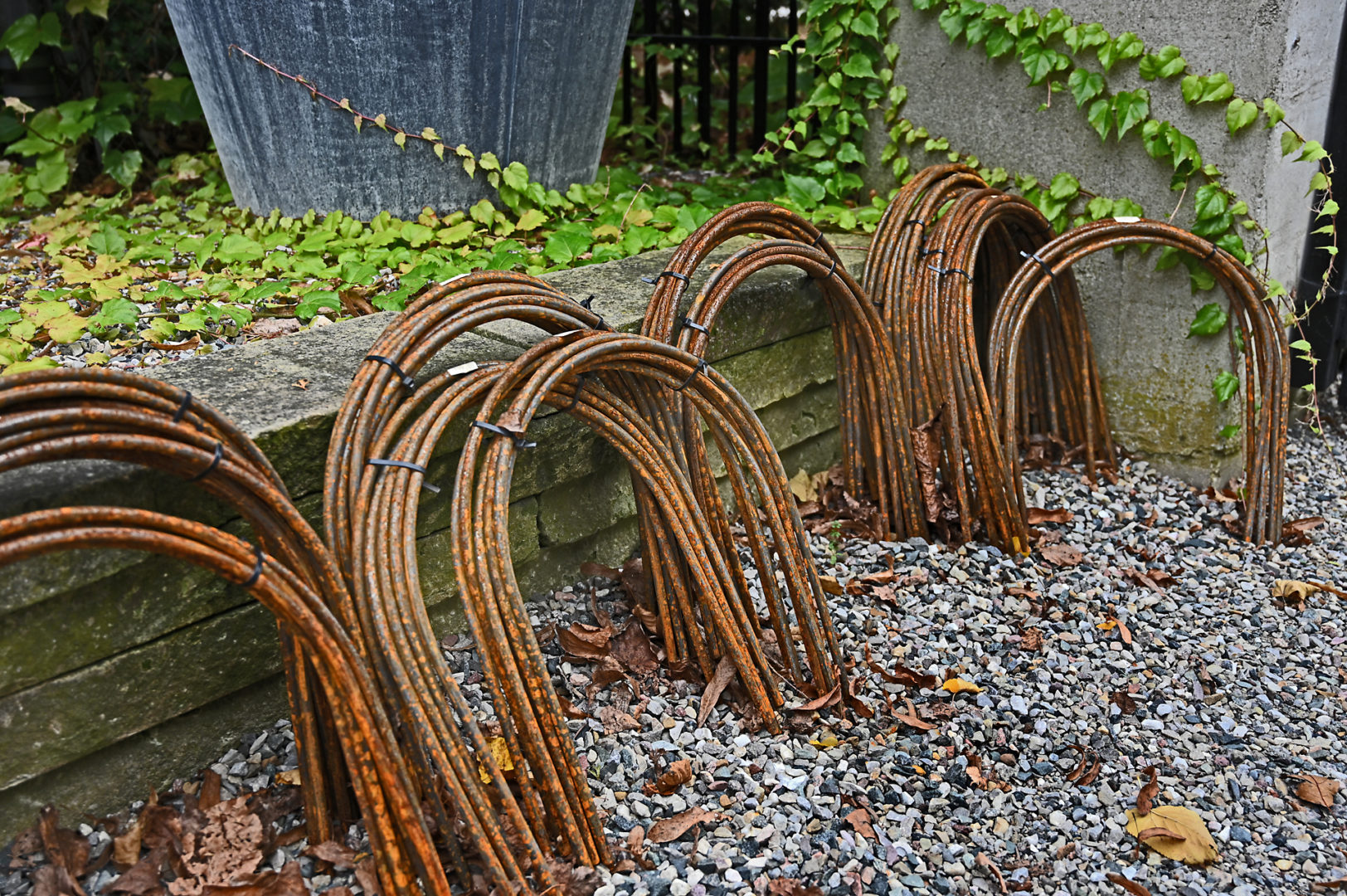Heavy-Duty 3/8″ Steel Rod Edging Hoops
