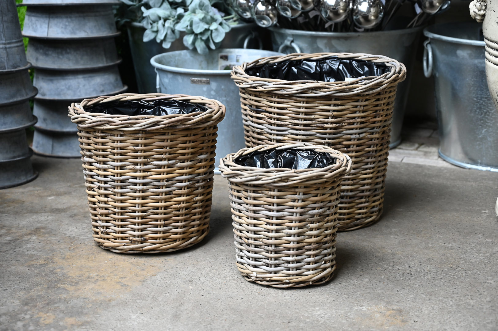English Glenweave Baskets – Plain Tall Round