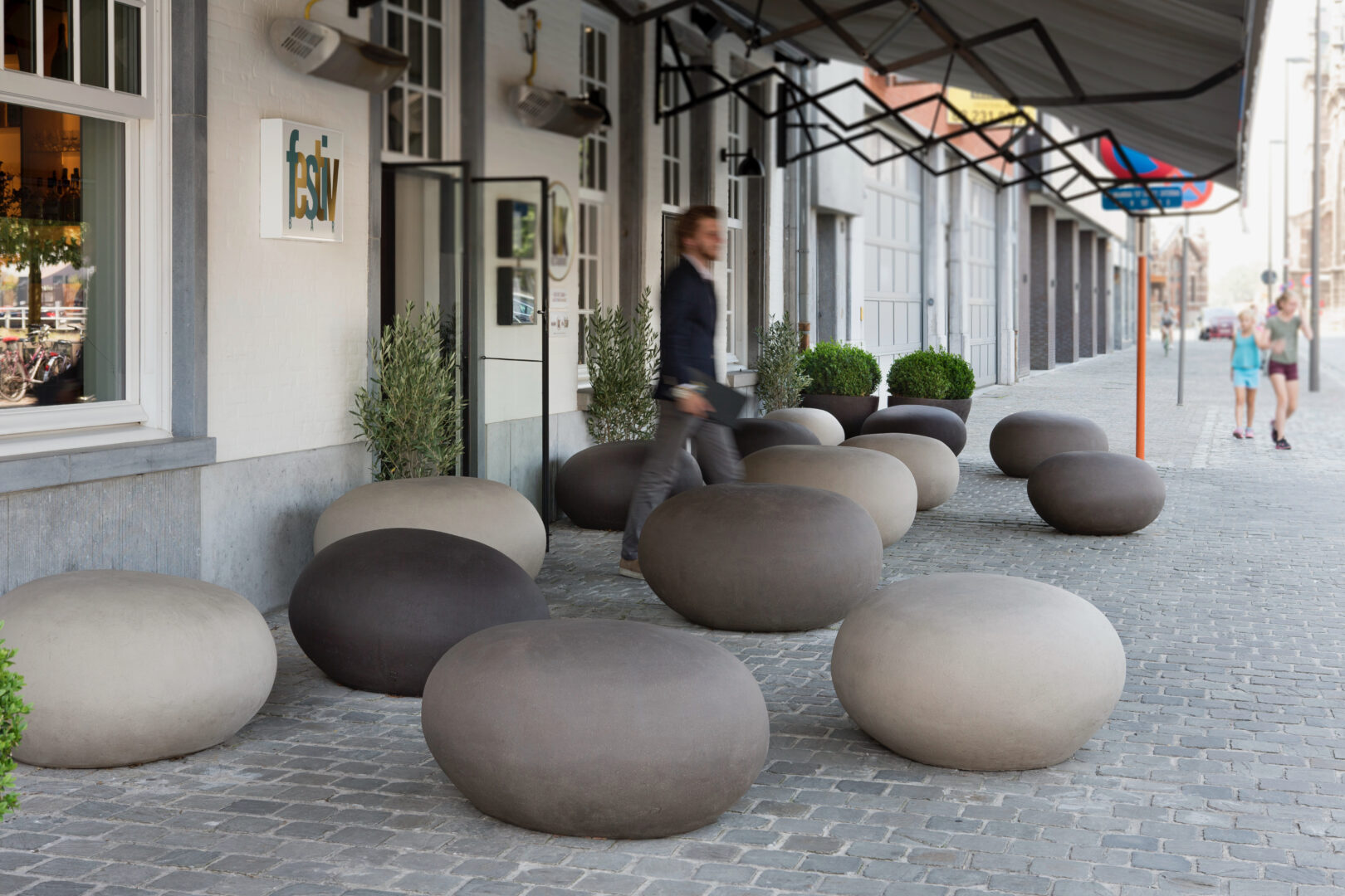 Contemporary Belgian Stoneware Sculpture K Series – Pebblestone