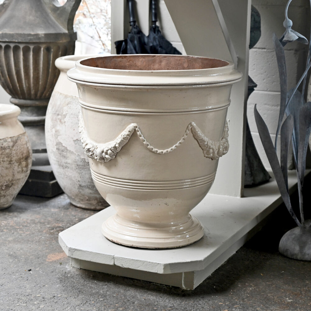 Roy Soleil Pot in Solid Ivory