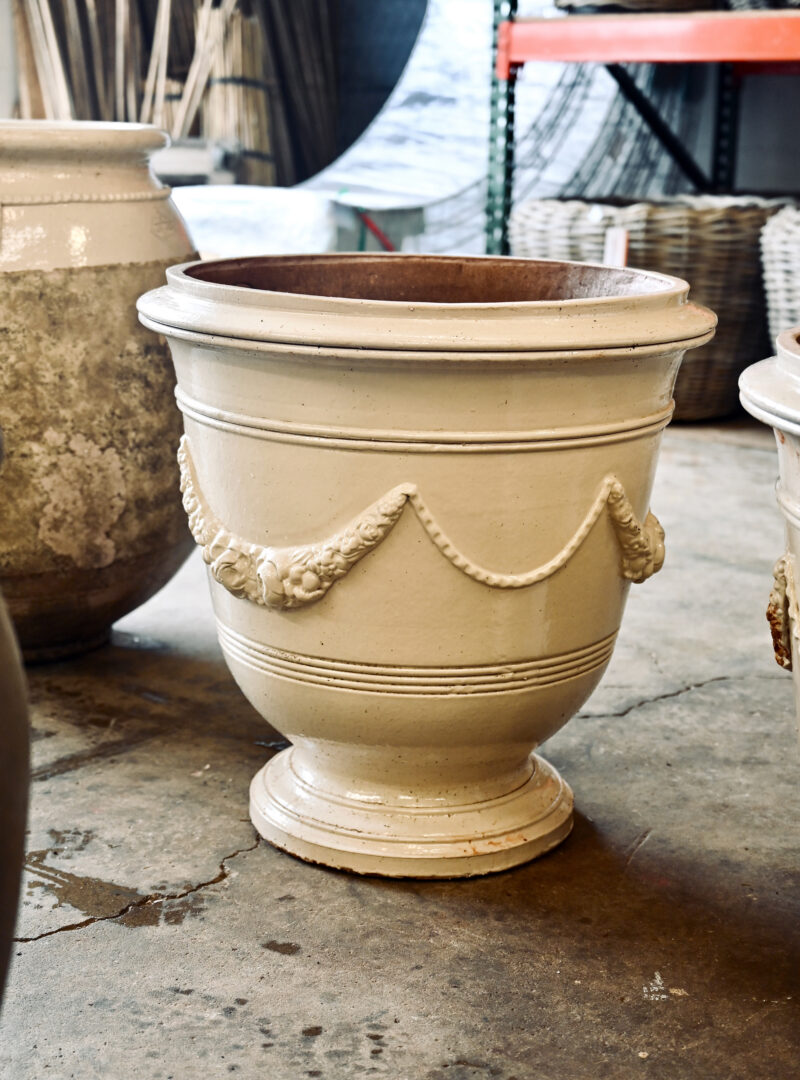 Roy Soleil Pot in Solid Ivory